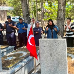 Aziz Şehidimiz Hava Pilot Üsteğmen İsmail Şalcı Dualarla Anıldı - fotoğraf 3
