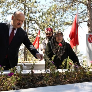 15 Temmuz Demokrasi ve Millî Birlik Günü Dolayısıyla Şehitlik Ziyaret Edildi - fotoğraf 7