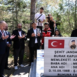 15 Temmuz Demokrasi ve Millî Birlik Günü Dolayısıyla Şehitlik Ziyaret Edildi - fotoğraf 12