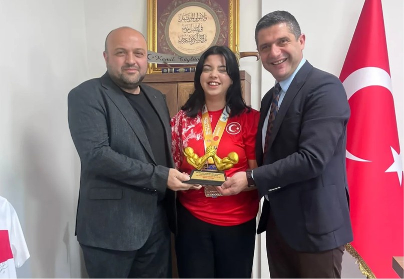 Avrupa Üçüncüsü Zeynep Ünal’dan İl Müdürümüze Ziyaret