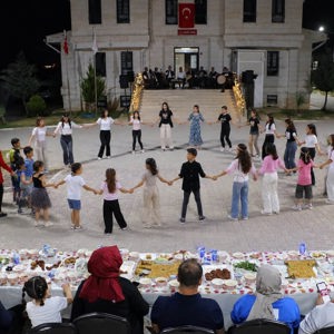 Şanlıurfa Çocuk Hakları Komitemizden Çocuklarımıza Sıra Gecesi Sürprizi - fotoğraf 1