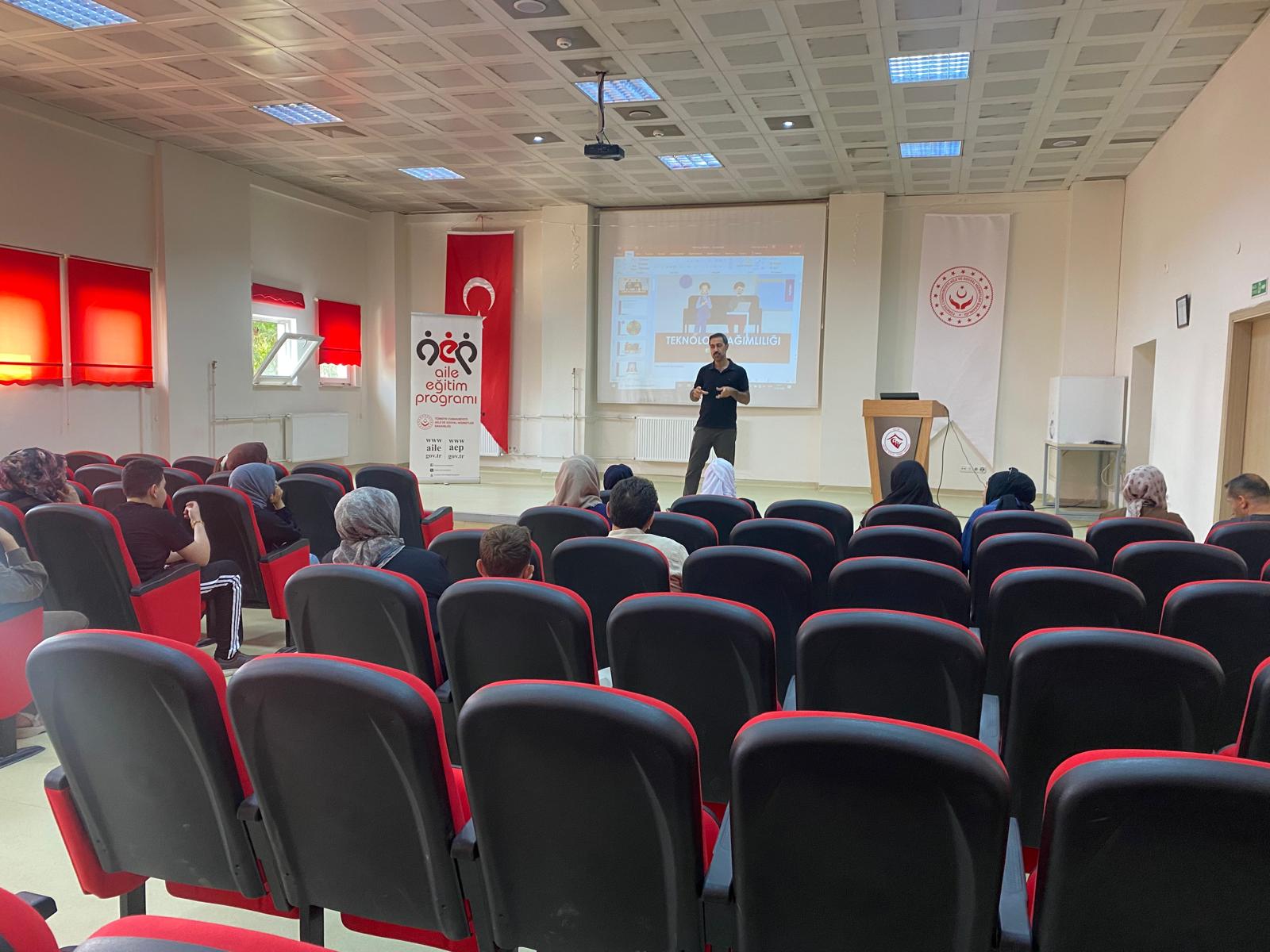  Eğitimliyiz, Bilinçliyiz, Engelleri Aşıyoruz