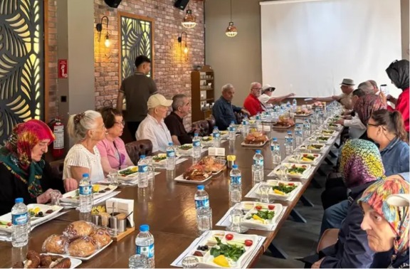 Büyüklerimiz Saygınlar Kulübünü Ziyaret Etti