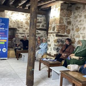 Kemaliye ilçesinde Kuran kursunda eğitim gören kursiyerlere Kadına yönelik şiddetle mücadele kapsamında farkındalık oluşturmak amacıyla eğitim verildi. - fotoğraf 2