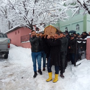 İl Müdürümüz Mahmut ÖZDEMİR, Şehit Ali ÖZDEN’in Annesi Fitnet ÖZDEN’in Cenazesine Katıldı - fotoğraf 2