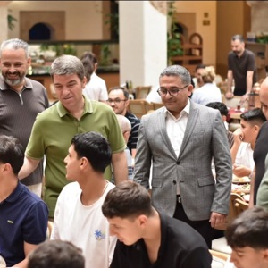 Valimiz Sayın Önder BAKAN, Aziz Şehitlerimizin ve Fedakâr Gazilerimizin Kıymetli Emanetleriyle Bir Araya Geldi - fotoğraf 6