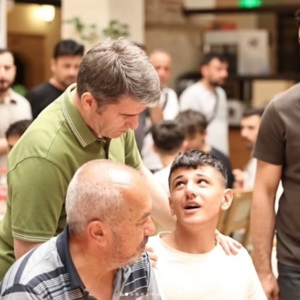 Valimiz Sayın Önder BAKAN, Aziz Şehitlerimizin ve Fedakâr Gazilerimizin Kıymetli Emanetleriyle Bir Araya Geldi - fotoğraf 2
