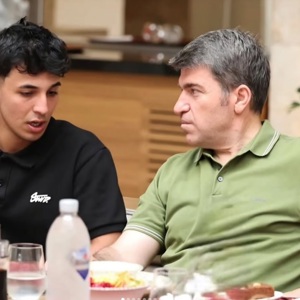 Valimiz Sayın Önder BAKAN, Aziz Şehitlerimizin ve Fedakâr Gazilerimizin Kıymetli Emanetleriyle Bir Araya Geldi - fotoğraf 1