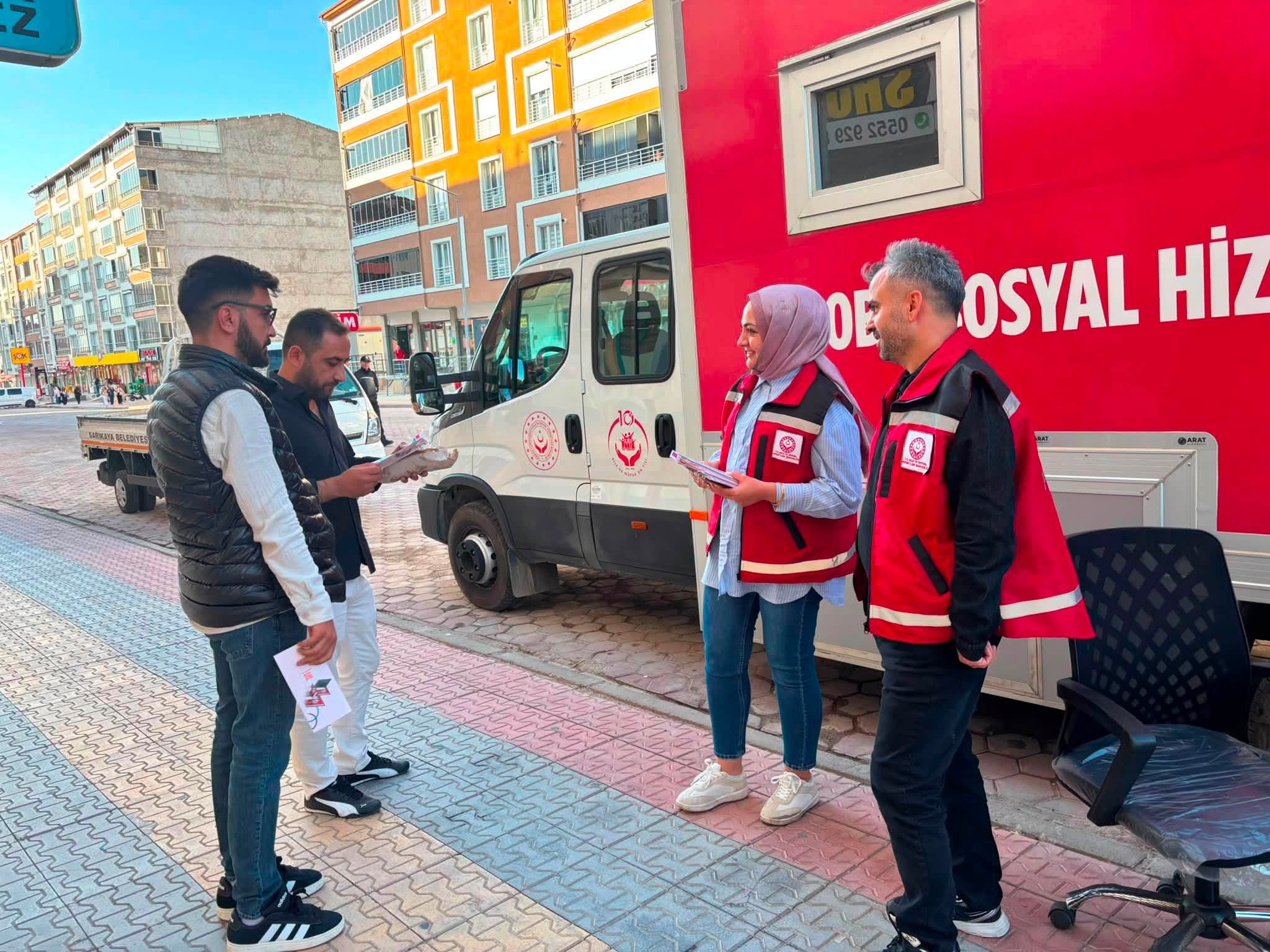 Yozgat Aile ve Sosyal Hizmetler İl Müdürlüğü Sarıkaya Yaz Festivali’nde Vatandaşlarla Buluştu