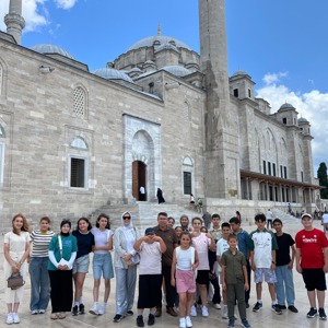 "Aziz Milletimizin Emanetleri Ecdadın İzinde, Düşüncenin Özünde" Projesi Kapsamında Çocuklarımız İstanbul'u Ziyaret Etti - fotoğraf 1