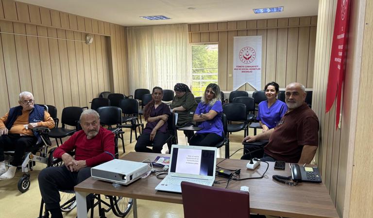 Fındıklı Huzurevi’nde Yaşlı Bakımına Yönelik Eğitim Programı Düzenlendi