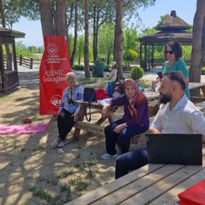 Yaşlılar ve Yakınlarına Yönelik “Bilinçli Yaşam ve Sağlık Okuryazarlığı” Bilgilendirme Sunumu Gerçekleştirildi - fotoğraf 2
