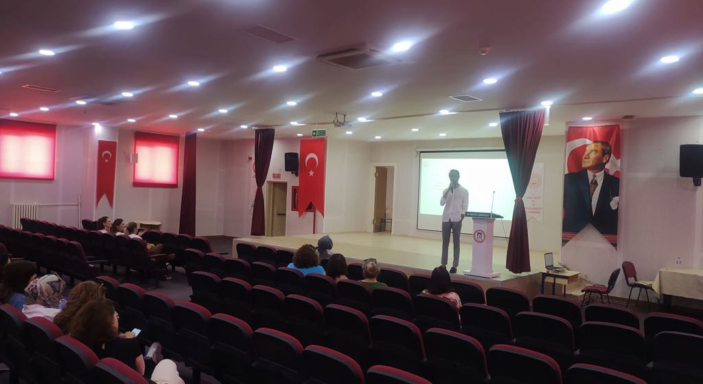 Öğretmenlere Yönelik Kadının Güçlendirilmesi ve Kadına Yönelik Şiddetle Mücadele Bilgilendirme Sunumu Gerçekleştirildi