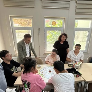 Vali Yardımcımız Regaip Ahmet Özyiğit, Gündüz Bakım Rehabilitasyon ve Aile Danışma Merkezi’ni Ziyaret Etti - fotoğraf 1