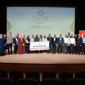 "İslam'da Koruyucu Aile Olmak" Konferansı Yoğun Katılımla Gerçekleştirildi - fotoğraf 1