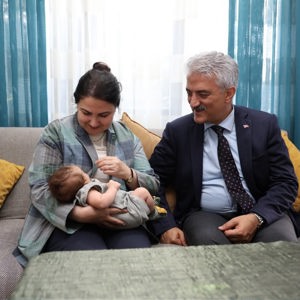 Aile ve Gençlik Fonu Evlenecek Gençlerin Desteklenmesi Projesi" Kapsamında Destek Alarak Evlenen Genç Aile Ziyaret Edildi. - fotoğraf 3