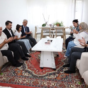 Valimiz Sayın Mehmet Makas Şehit Piyade Er Metin Kahveci’nin Kıymetli Ailesini Ziyaret Etti. - fotoğraf 2