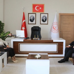 VALİ YARDIMCIMIZ SAYIN ARMAĞAN TURAN, İL MÜDÜRÜMÜZ SAYIN SERDAR DEMİRCİ’Yİ ZİYARET ETTİ - fotoğraf 1
