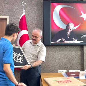 Devlet Himayesindeki Çocuklarımız İl Müdürümüz Sayın Bilal Erdoğan'a Sanatsal Çalışmalarını Takdim Ettiler. - fotoğraf 4
