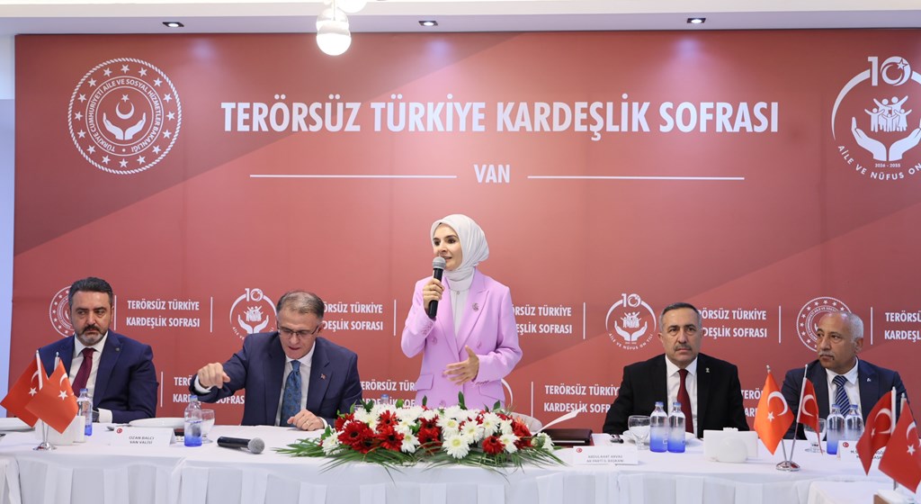 Bakanımız Göktaş, Van'da "Terörsüz Türkiye Kardeşlik Sofrası"nda konuştu: