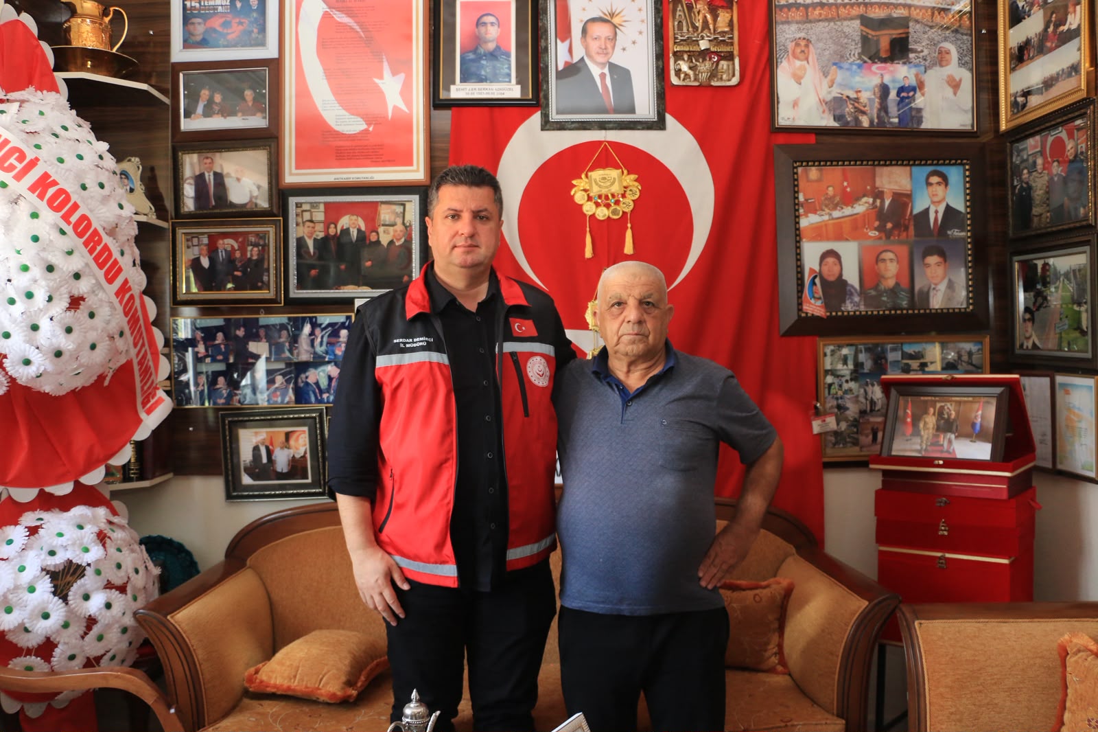 İL MÜDÜRÜ SAYIN SERDAR DEMİRCİ'DEN KAHRAMAN ŞEHİDİMİZ SERKAN ADIGÜZEL’İN KIYMETLİ BABASI HASAN HÜSEYİN ADIGÜZEL’E ZİYARET