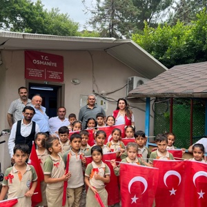 Babalar Günü dolayısıyla, Çocuk Hakları Komitesi üyesi Vali Ümit Karahan İlkokulu öğrencilerimiz ile Çocuk Hakları Birimi personellerimiz, Osmaniye 7 Ocak Engelliler Kulübü ve Osmaniye Şehit Aileleri ve Gaziler Derneğini ziyaret ederek Babalar Günü kutlaması gerçekleştirmiştir. - fotoğraf 2