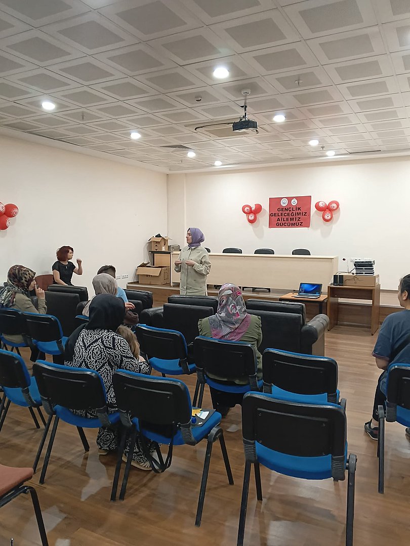 Tavşanlı’da Aile Eğitim Programı Kapsamında Eğitimler Gerçekleştirildi