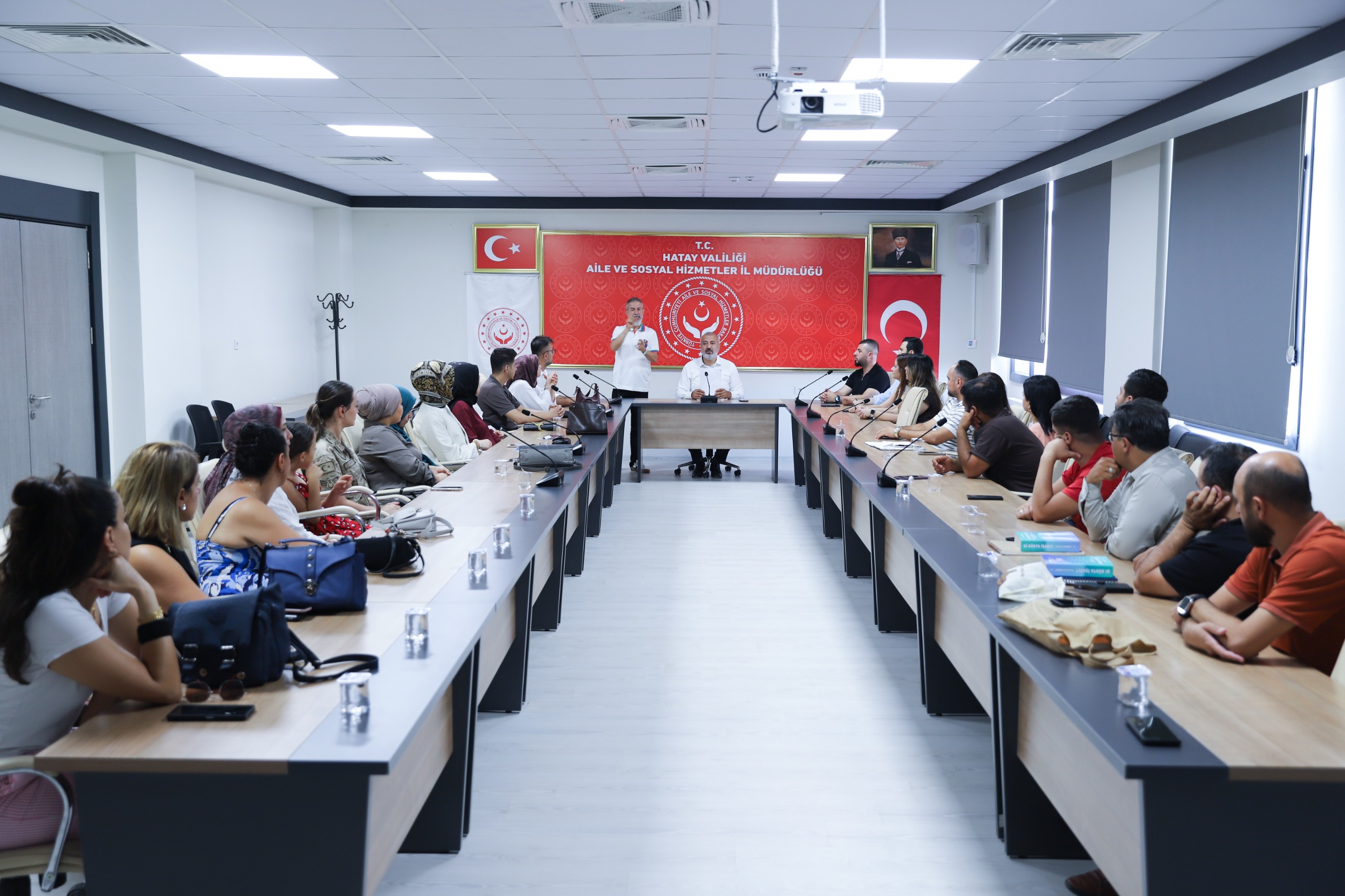 Hatay Aile ve Sosyal Hizmetler İl Müdürlüğü'nde Türk İşaret Dili Eğitimi Tamamlandı.