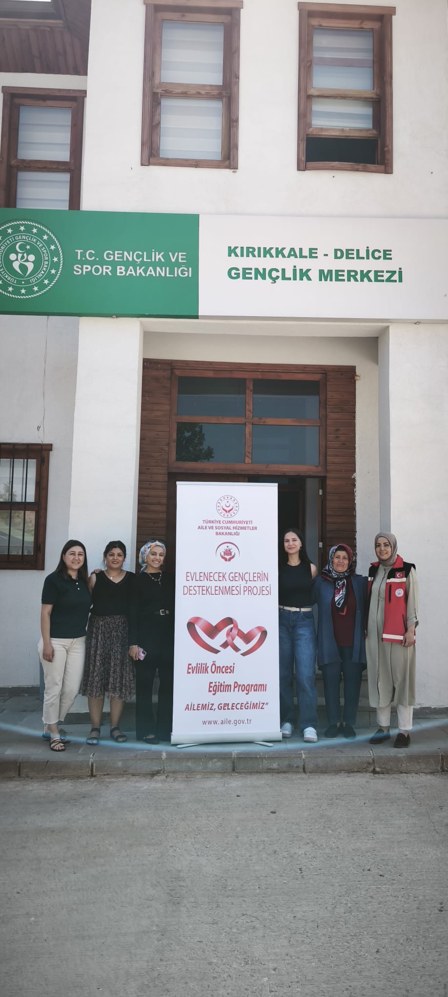 Evlenecek Gençlerin Desteklenmesi Projesi Yaygınlaştırma Çalışmaları kapsamında, Delice Belediyesi ile Delice Gençlik Merkezi çalışanlarına yönelik bilgilendirme faaliyeti gerçekleştirildi.