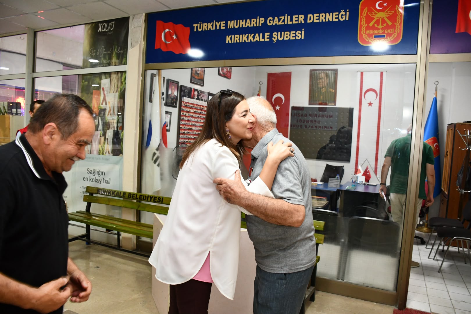 İl Müdürümüz Sayın Çiğdem AÇIKYILDIZ KAZEL, Kıbrıs Barış Harekâtı’nın 52. yıl dönümü dolayısıyla Türkiye Muharip Gaziler Derneği Kırıkkale Şubesini ziyaret etti.