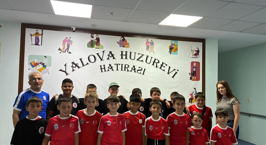 Nesiller Arasında Sevgi Köprüsü: Gençlerimiz Huzurevi Sakinlerimizle Buluştu