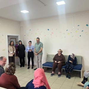 Derepazarı’nda Şefkat Engelli Bakım Merkezi’ne Ziyaret - fotoğraf 1