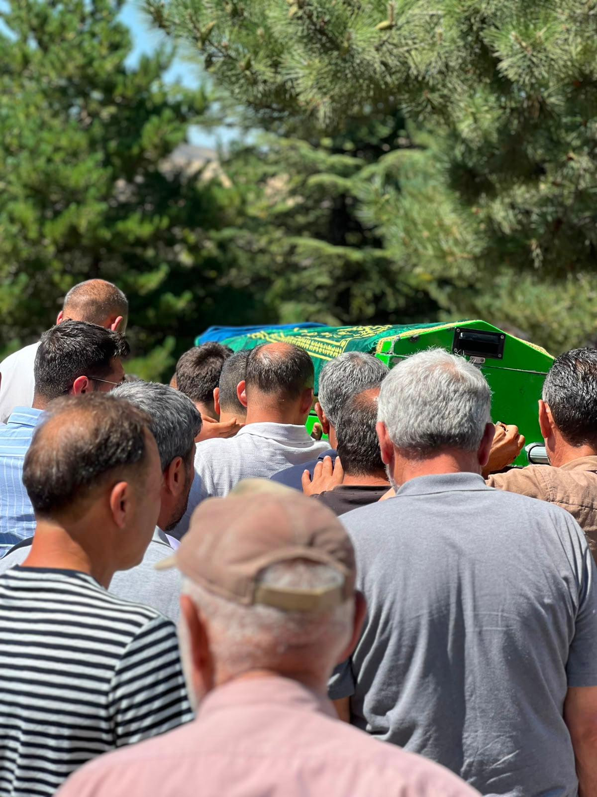 İl Müdürümüz Sayın Çiğdem AÇIKYILDIZ KAZEL, koruyucu annemiz Sultan CEYLAN’ın Yozgat’taki cenaze törenine katılarak ailemizin acısını paylaştı.