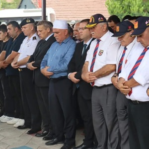 Kıbrıs Gazimiz Tahir Evkayayı Ebediyete Uğurladık - fotoğraf 4