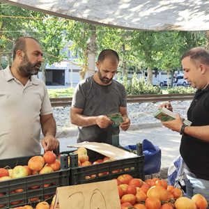 Bağımlılıkla Mücadele Batman Modeli, Semt Pazarında Vatandaşlarla Buluştu - fotoğraf 1