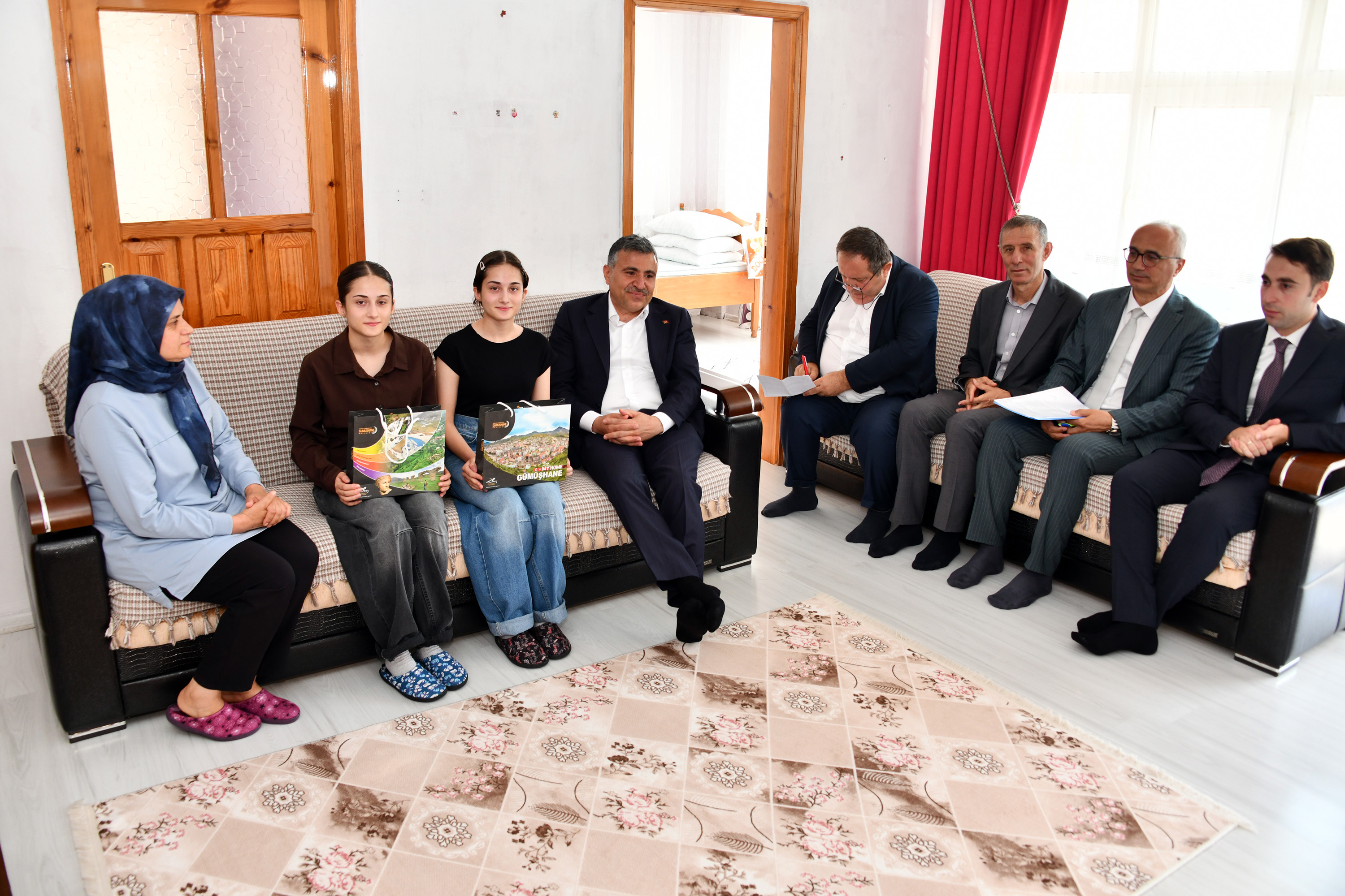 Ailelerimizin Yanında, Gönüllere Dokunuyoruz
