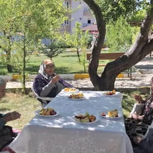 Alparslan Türkeş Huzurevi'nde “Meyve Saati” Etkinliği Düzenlendi! - fotoğraf 1