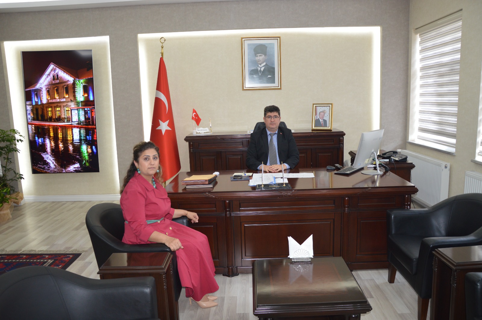 İl Müdürümüz Sayın Emine BÖÇKÜN, Karesi Kaymakamı Sayın Murat BÜYÜKKÖSE’yi Makamında Ziyaret Etti