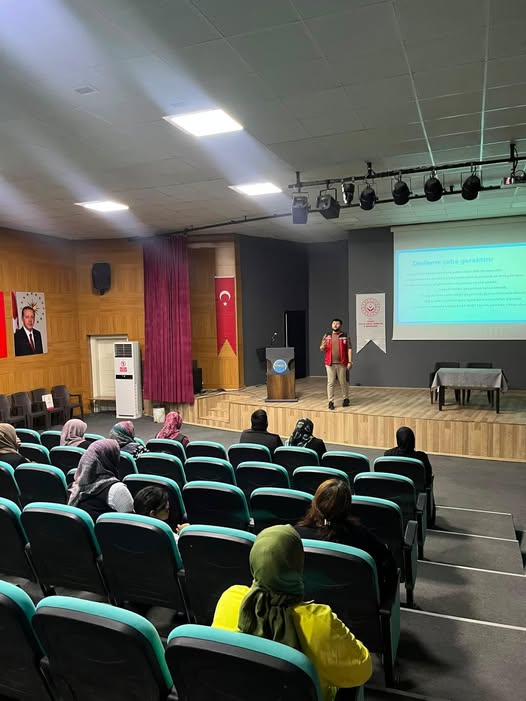  Sarıkaya Sosyal Hizmet Merkezi Müdürlüğümüzce, Sosyal ve Ekonomik Destek (SED) hizmetinden yararlanan ailelerimize “Aile İçi İletişim” eğitimi gerçekleştirildi. 