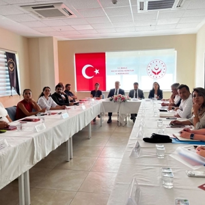 Kadına Yönelik Şiddetle Mücadelede Kurumlar Arası Koordinasyon Güçlendiriliyor Kadına Yönelik Şiddetle Mücadele İl Koordinasyon, İzleme ve Değerlendirme Toplantısı, Vali Yardımcımız Sayın A. Ferhat ÖZEN başkanlığında, Müdürlüğümüzde gerçekleştirildi.  - fotoğraf 1