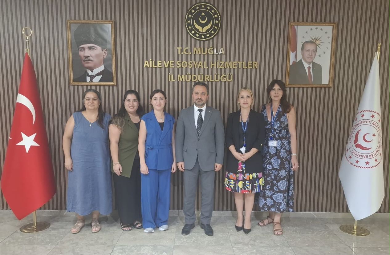 Muğla Büyükşehir Belediyesi bünyesinde hizmet veren Milas ve Bodrum’daki kuruluşların müdürleri, İl Müdürümüz Mahmut SELÇUK’u makamında ziyaret etti. 