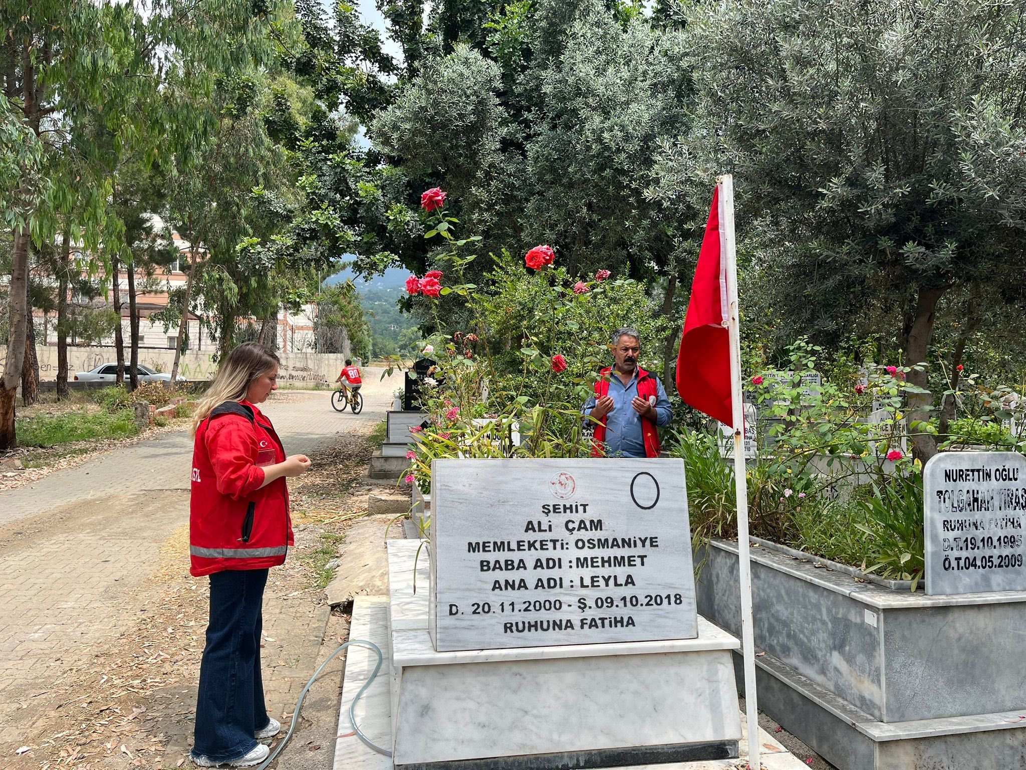 Düziçi Sosyal Hizmet Merkezi Müdürlüğü Şehit Yakınları ve Gazi Birimi personelleri tarafından sivil şehidimiz Ali Çam’ın kabri ziyaret edilmiştir.