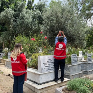 Düziçi Sosyal Hizmet Merkezi Müdürlüğü Şehit Yakınları ve Gazi Birimi personelleri tarafından sivil şehidimiz Ali Çam’ın kabri ziyaret edilmiştir. - fotoğraf 2