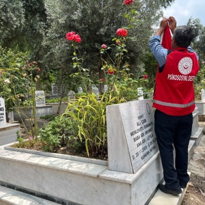 Düziçi Sosyal Hizmet Merkezi Müdürlüğü Şehit Yakınları ve Gazi Birimi personelleri tarafından sivil şehidimiz Ali Çam’ın kabri ziyaret edilmiştir. - fotoğraf 3