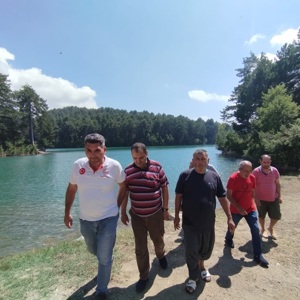 Kadirli Engelsiz Yaşam Merkezimizde koruma ve bakım altında bulunan engelli bireylerimiz ile personellerimiz, gezi ve piknik etkinliği kapsamında Kahramanmaraş’ın Andırın ilçesinde bulunan Kesik Yaylası’nda bir araya geldi. - fotoğraf 1