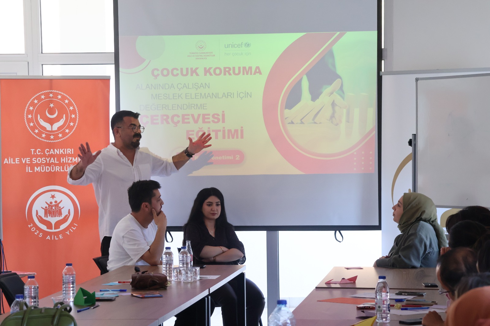 İl Müdürlüğümüz ve bağlı kuruluşlarımızda görev yapan meslek elemanı çalışma arkadaşlarımıza Karar Destek Mekanizmalarının Güçlendirilmesi Eğitimi verilmiştir.