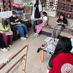 Kadirli Sosyal Hizmet Merkezi Müdürlüğü tarafından, Okul Destek Projesi kapsamındaki çocuklara yönelik 📍Kadirli Belediyesi Kilim Evi’ne ziyaret gerçekleştirildi. - fotoğraf 2