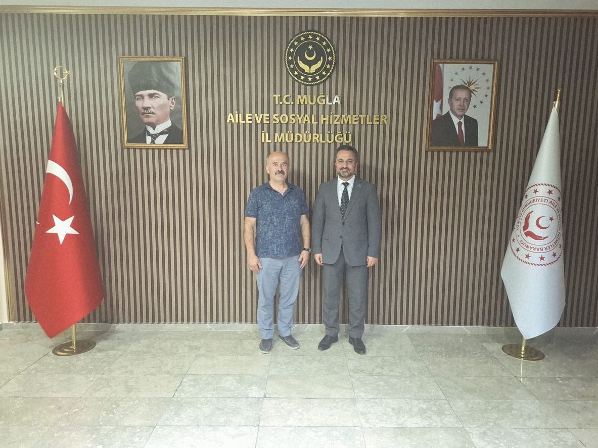Menteşe Türdü 100. Yıl Ortaokulu Müdürü Muhammet Deniz SOLMAZ, İl Müdürümüz Mahmut SELÇUK’u makamında ziyaret etti.