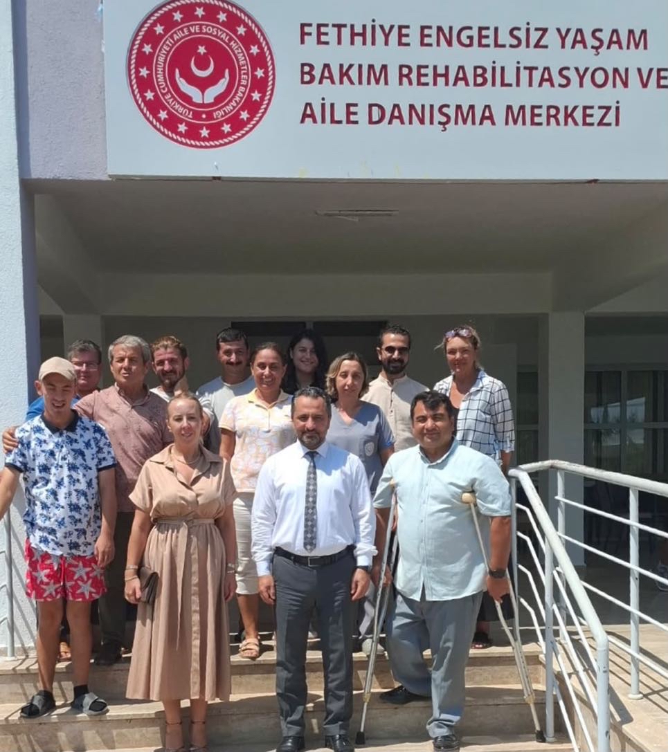 İl Müdürümüz Mahmut SELÇUK, Fethiye Engelsiz Yaşam Bakım Rehabilitasyon ve Aile Danışma Merkezini ziyaret etti. 