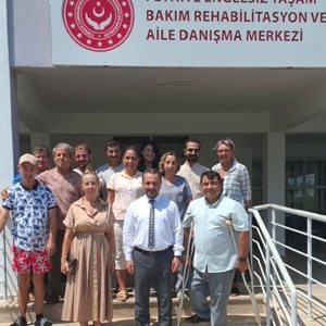 İl Müdürümüz Mahmut SELÇUK, Fethiye Engelsiz Yaşam Bakım Rehabilitasyon ve Aile Danışma Merkezini ziyaret etti.  - fotoğraf 1
